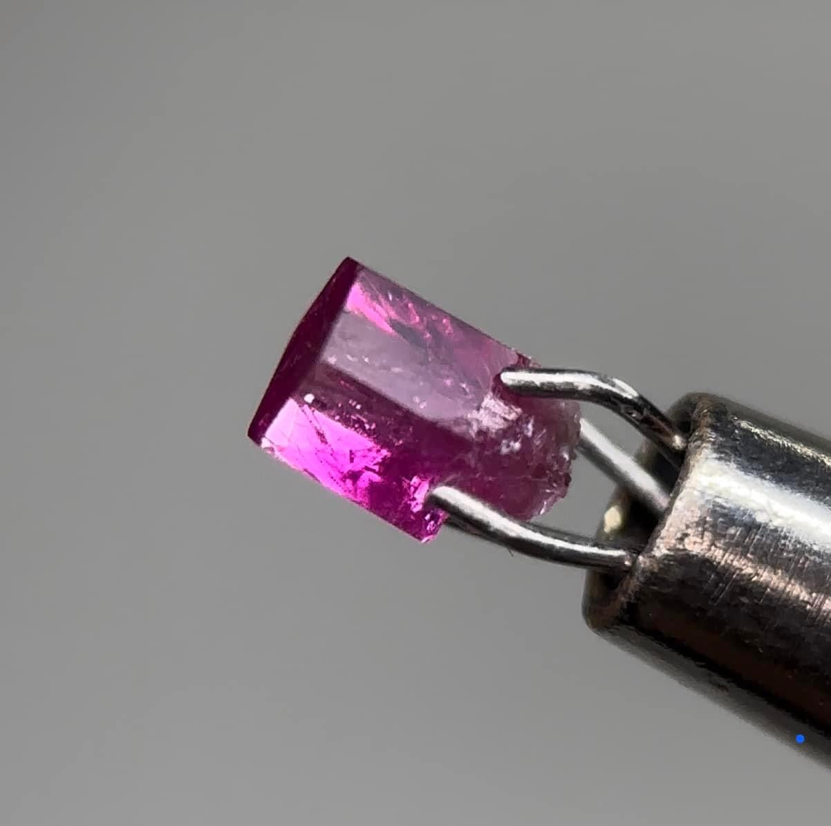 Red beryl crystal